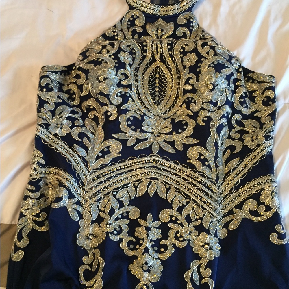 Beautiful gown with small train by Let’s, blue and gold - Picture 16 of 16